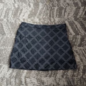 Izod Performx Stretch White Black Skort Skirt Size 14 zipper closure back slit.